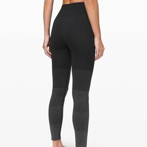 Womens ebb to street seamless leggings 
NWOT 
Perfect condition